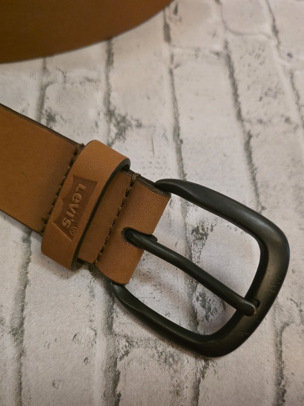 Men's Logo Embosses Levi's Brown Leather Belt with Metal Buckle